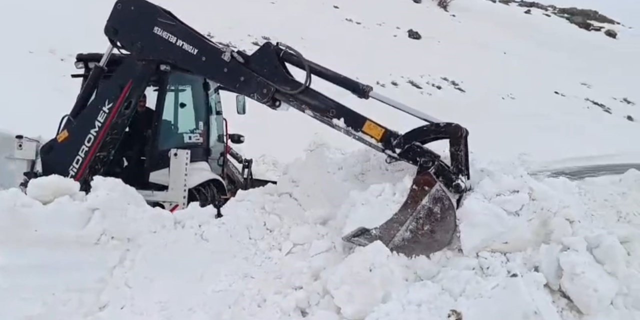 Aydınlar beldesinde karla mücadele çalışması sürüyor