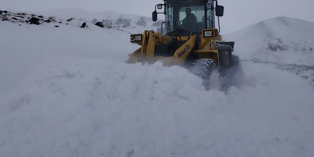 Kars’ta tipi 48 köy yolunu ulaşıma kapadı
