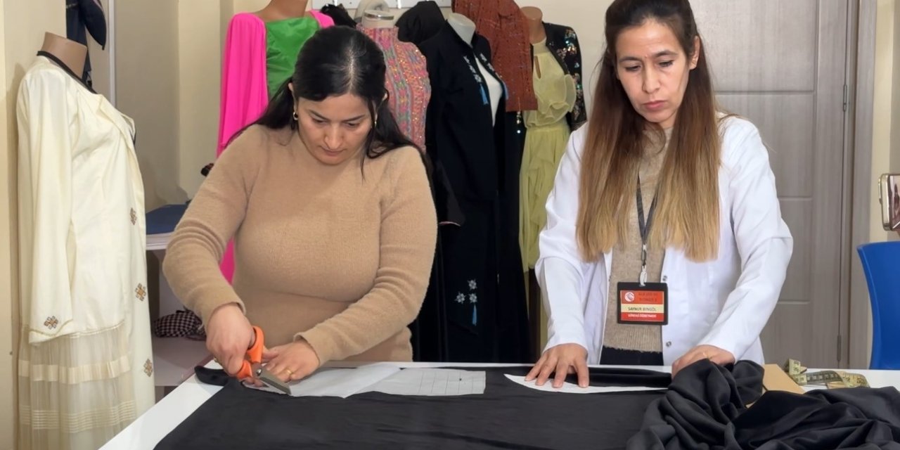 Yüksekovalı kadınlar hem meslek öğreniyor hem geleceğe hazırlanıyor