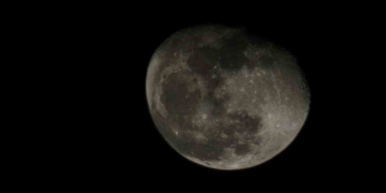 Elazığ’da şişkin ay mest etti