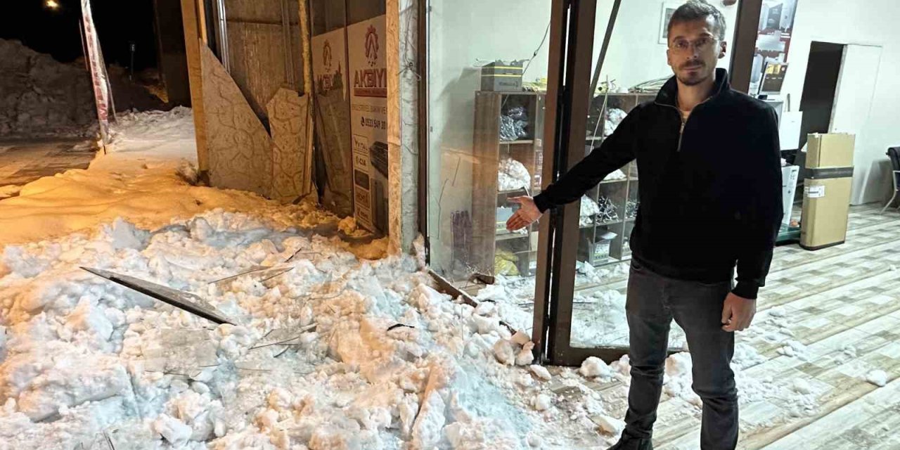 Çatıda biriken kar dehşeti: İş yeri sahibi ölümden döndü
