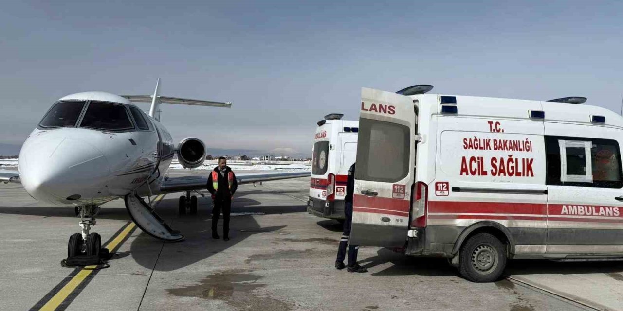 Hasta 2 bebek ambulans uçakla İstanbul’a sevk edildi