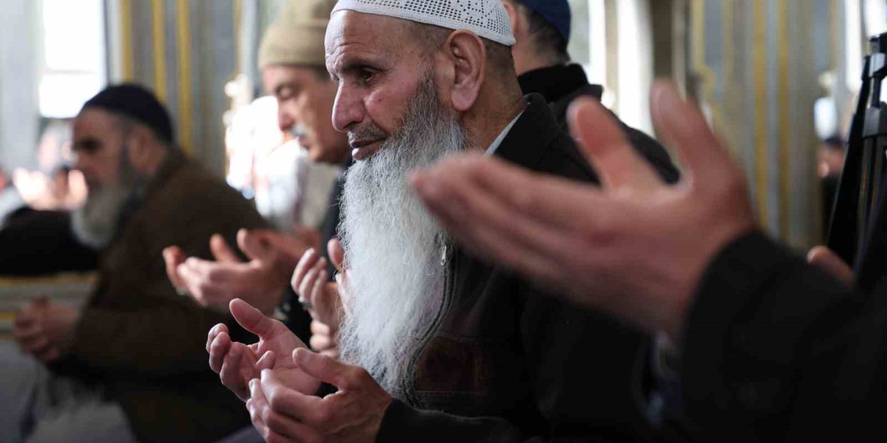 Elazığ’da depremde hayatını kaybedenler dualarla anıldı