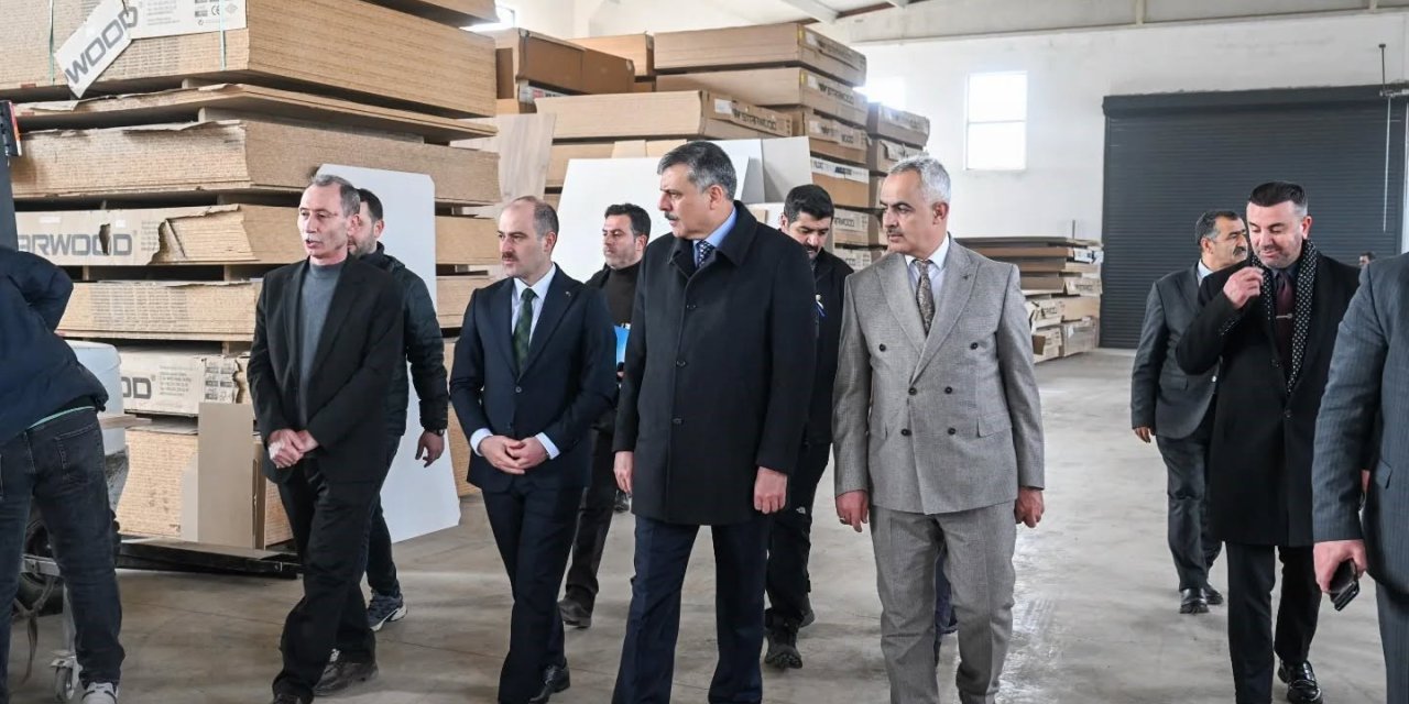 Vali Çiftçi Oltu’da işletmeleri ziyaret etti