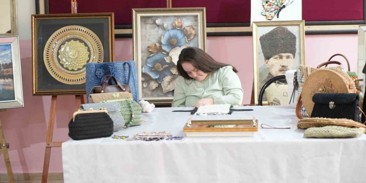 Muş’ta down sendromlu Rabia’nın sanatla yükselen başarısı