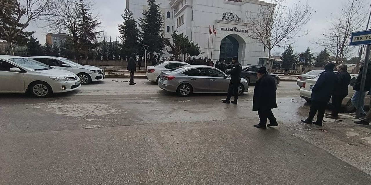 Elazığ’da zincirleme trafik kazası: 1 yaralı