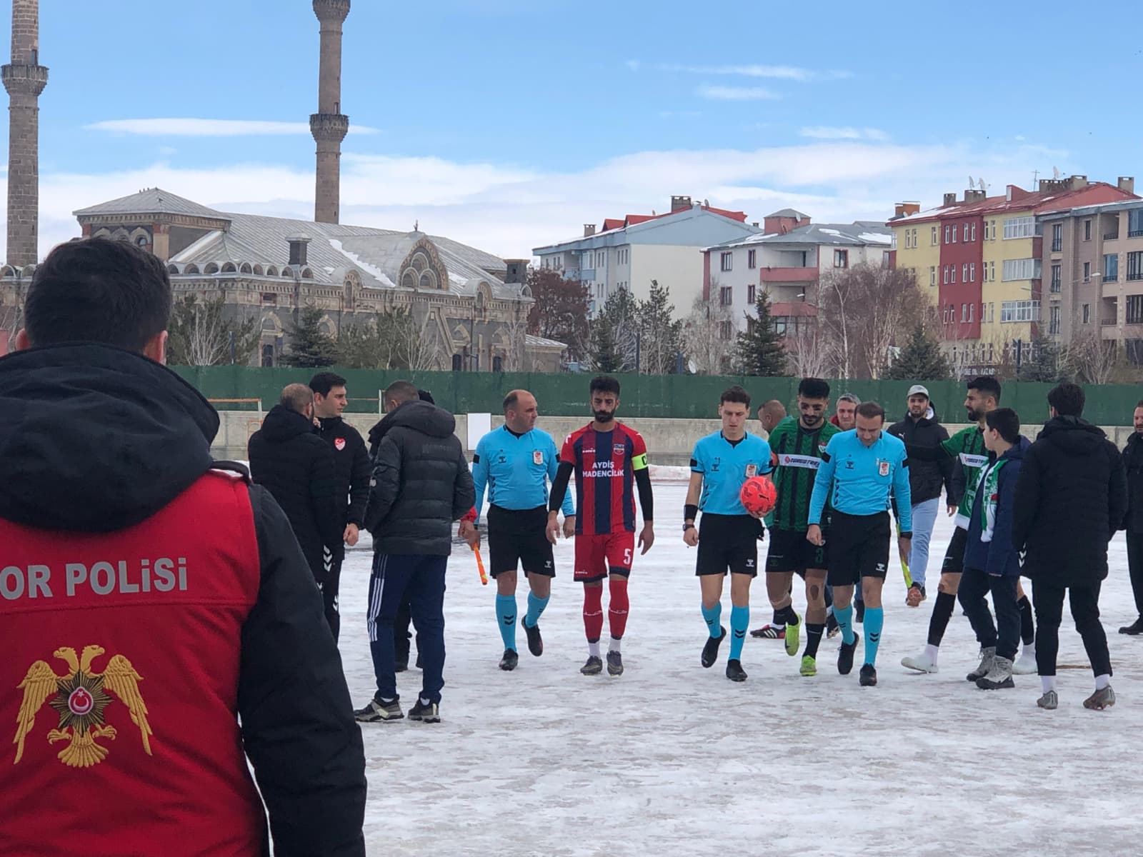 Kars 36 Spor - Batman Sason Gençlik Spor maçı kar engeline takıldı