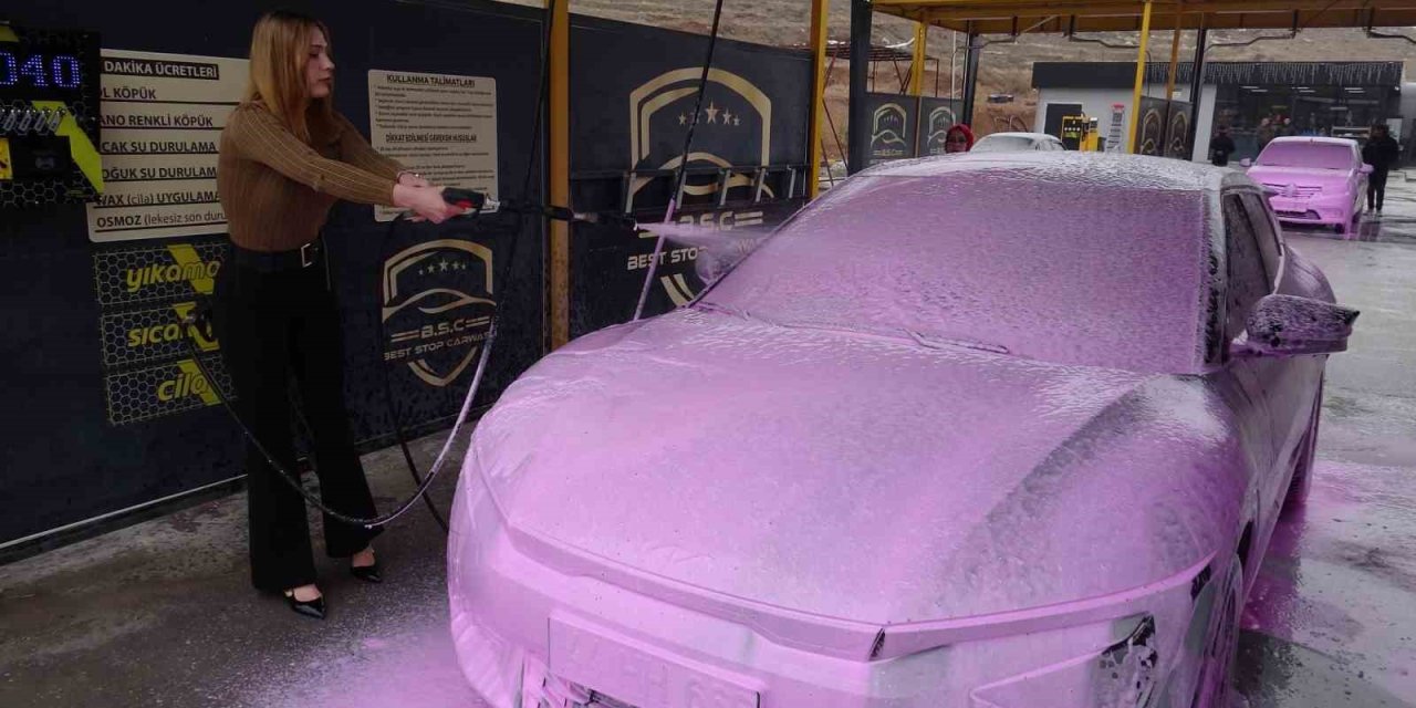 Malatya’da oto yıkamaya renk geldi