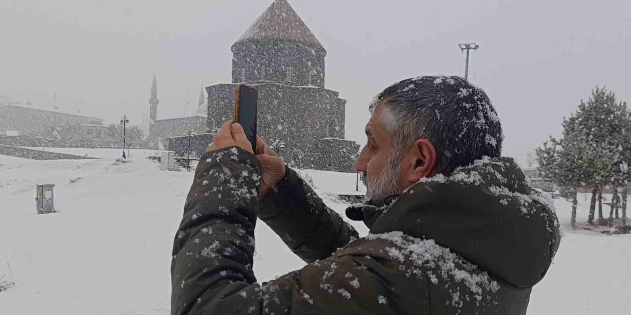 Meteoroloji uyarmıştı: Kars’ta yoğun kar yağışı başladı