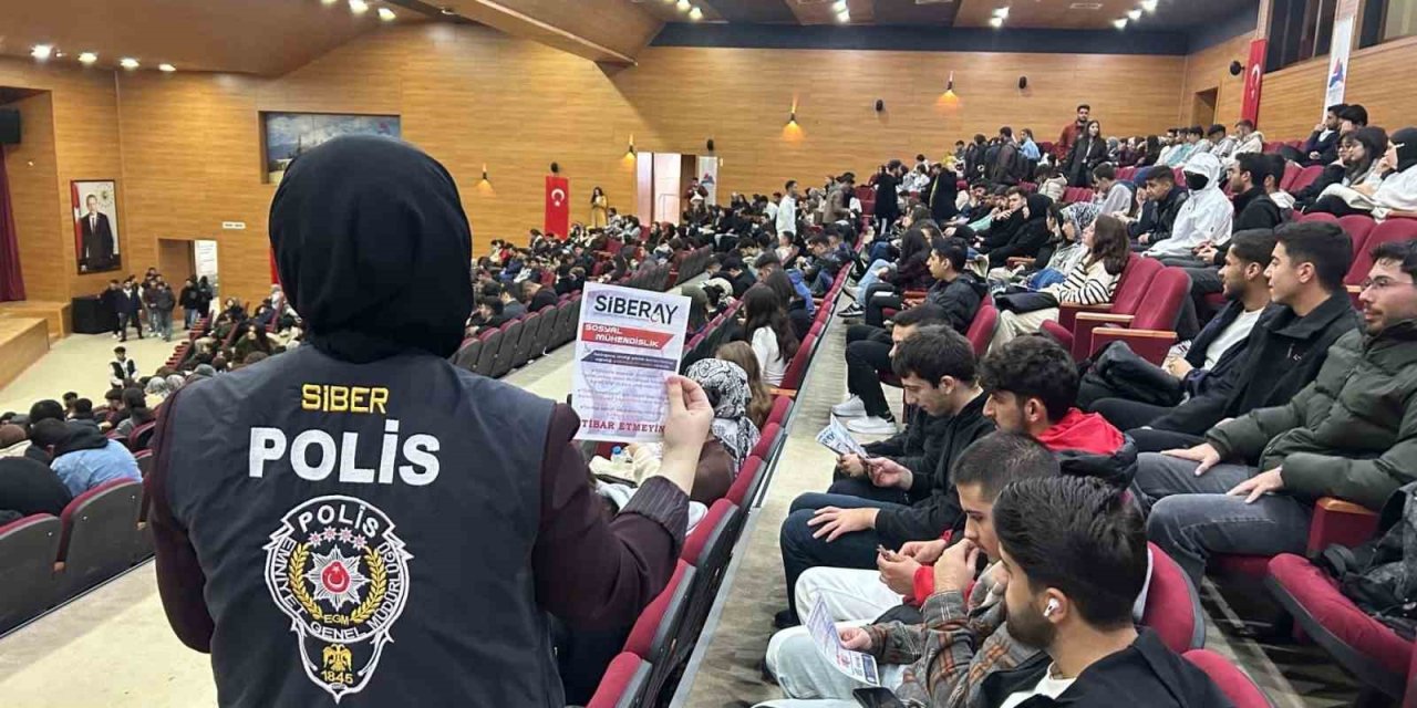 Ağrı’da siber suçlarla mücadeleye yönelik eğitim verildi