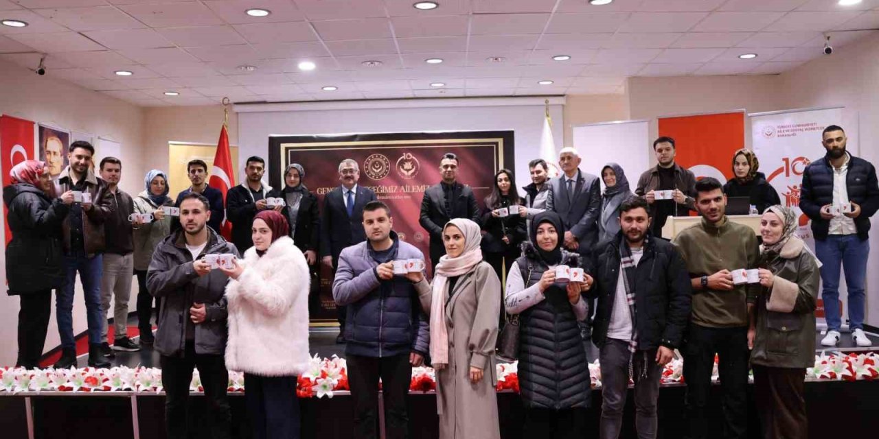 Evlenirken devletten destek gören gençler bir araya geldi