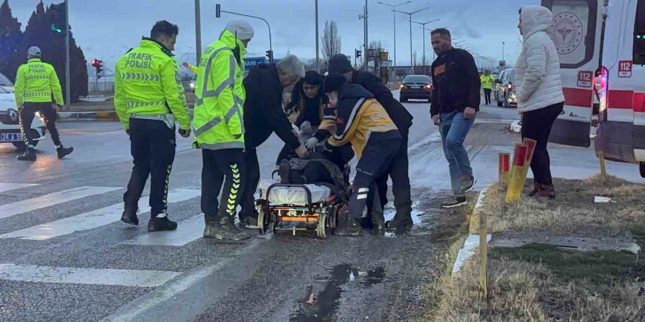 Erzincan’da iki araç çarpıştı: 2 yaralı