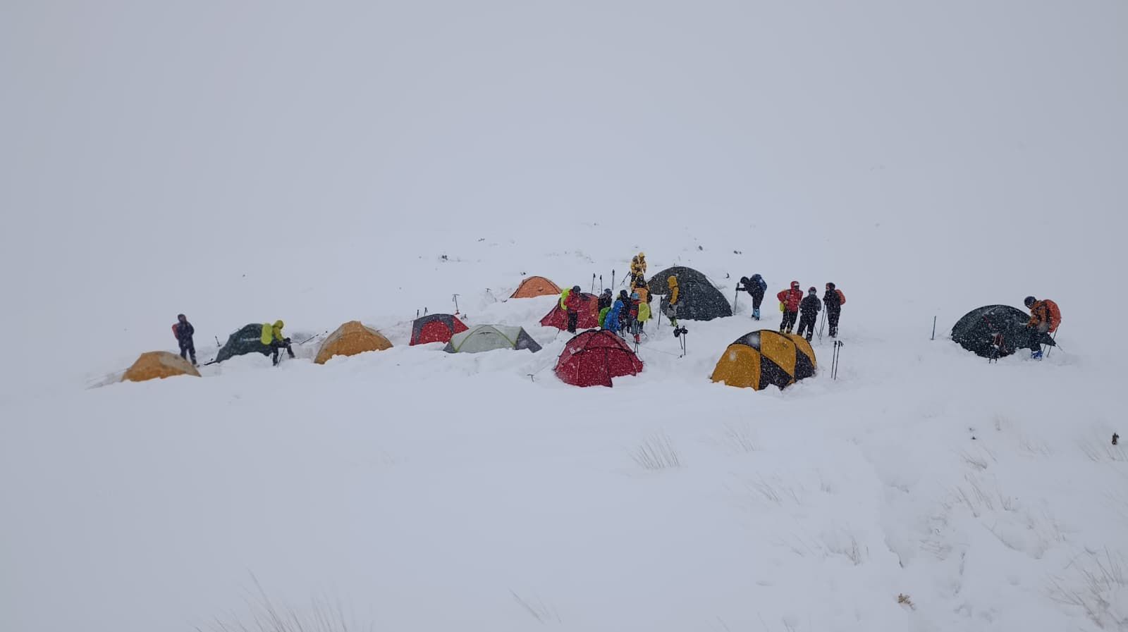 Kar Kaplanları Zirve Yapamadı