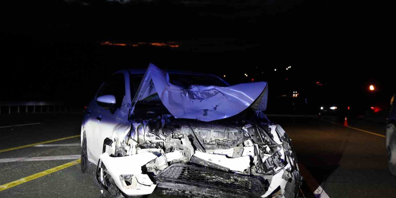 Elazığ’da iki otomobil çarpıştı: 1’i ağır 3 yaralı