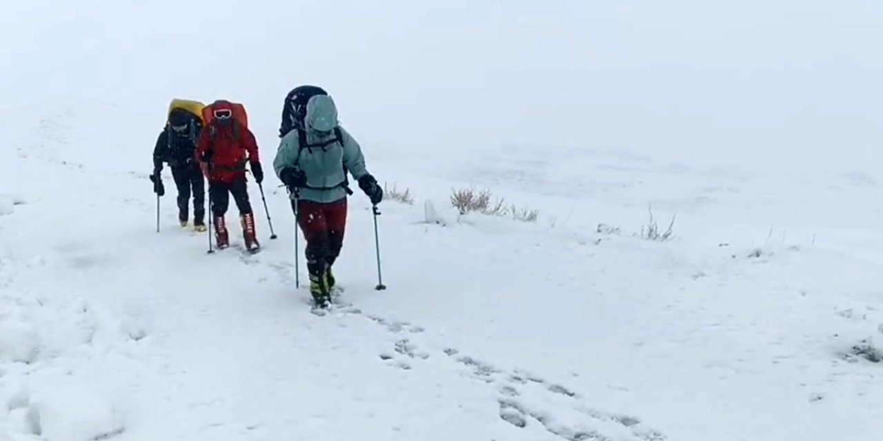 Süphan Dağı tırmanışı hava muhalefetine takıldı