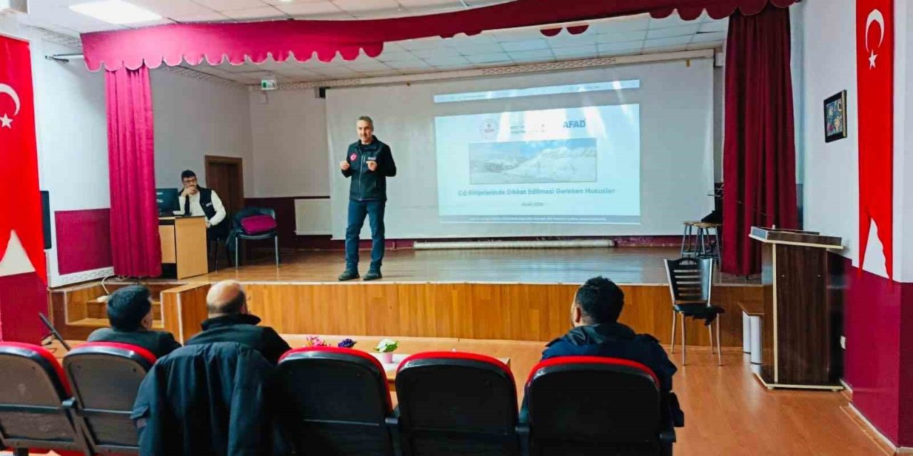 Elazığ’da muhtarlara çığla mücadele ve farkındalık eğitimi verildi