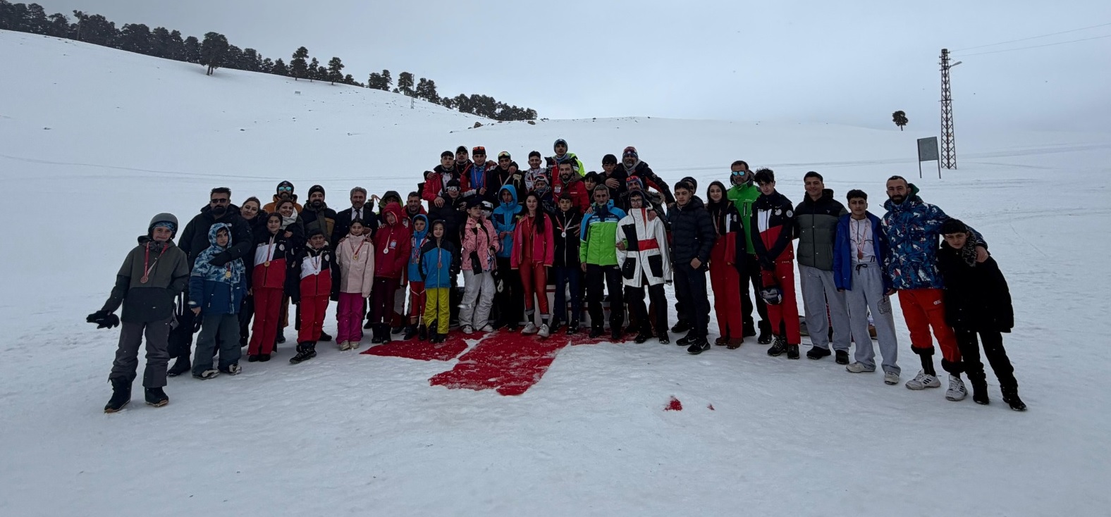 Kars’ta Okul Sporları Kayak ve Snowboard İl Birinciliği yarışları düzenlendi