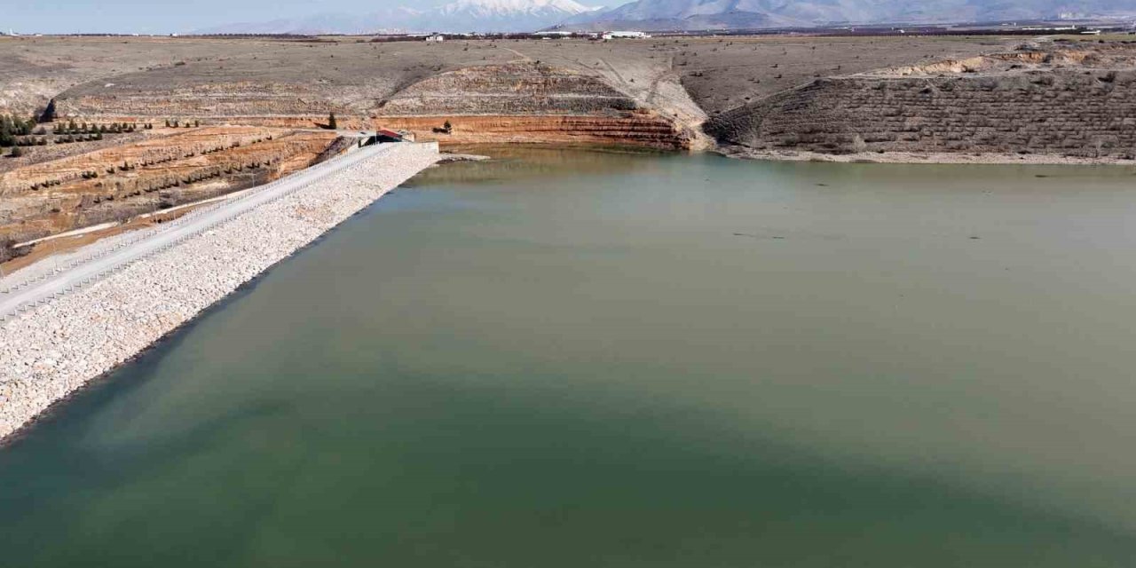 Doluluk oranı maksimum seviyeye ulaşan Sultansuyu Barajı’nda kapak açıldı