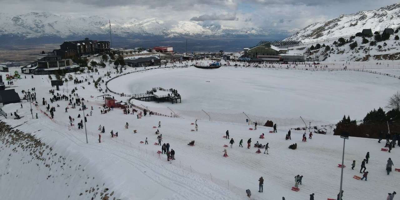 Türkiye’nin en uzun pistinde yoğunluk havadan görüntülendi