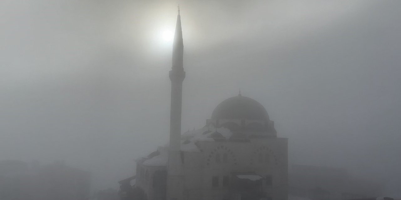 Yüksekova’da yoğun sis ulaşımı olumsuz etkiledi