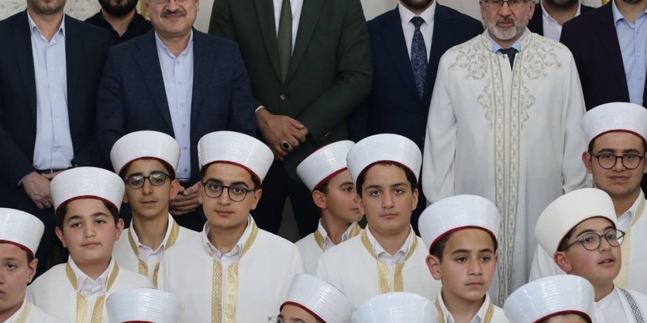 Aşkale’de 25 genç hafız icazetini aldı