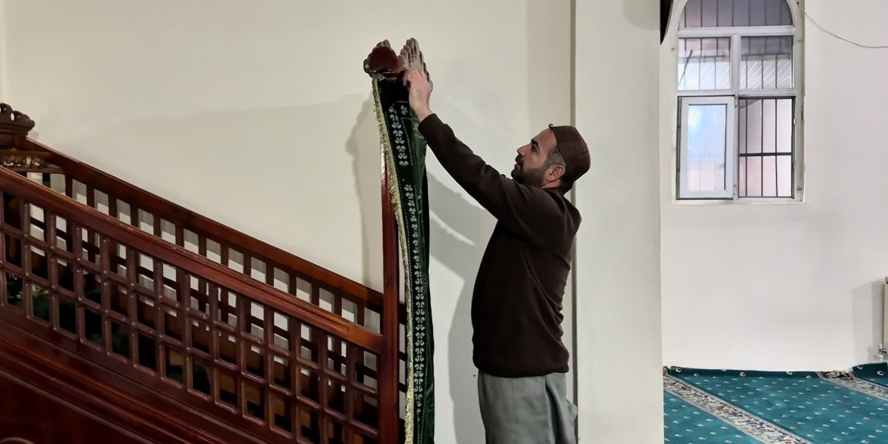 Yüksekova’da camiler Ramazan ayına hazır: İbadethaneler gül kokularıyla arındırıldı