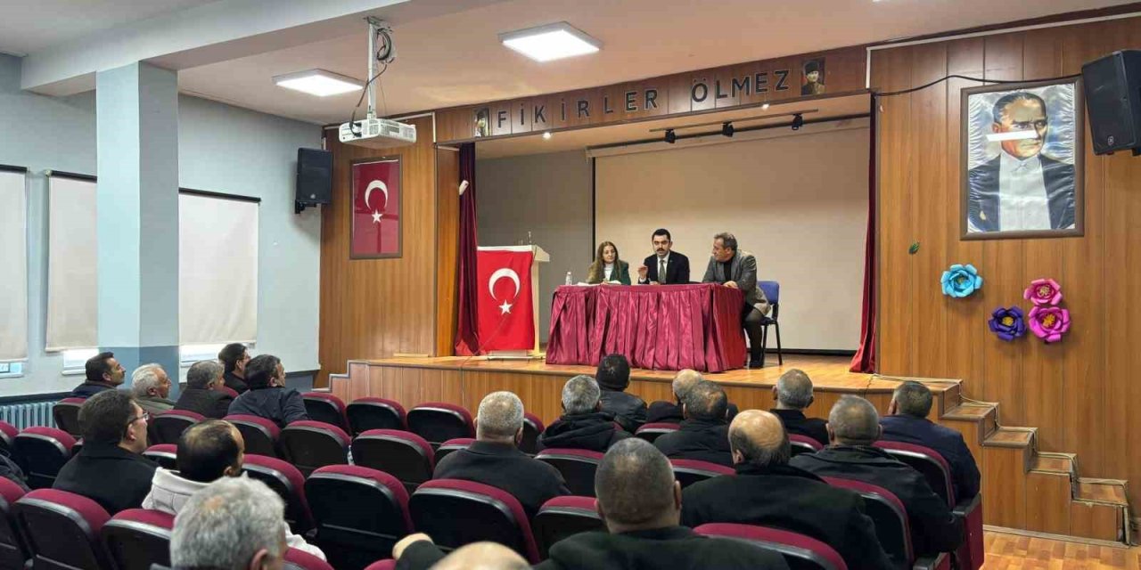 Kaymakam Tutal muhtarlarla mera mevzuatını değerlendirdi