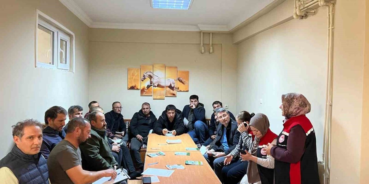 İliç’te üreticilere B-Reçete sistemi anlatıldı