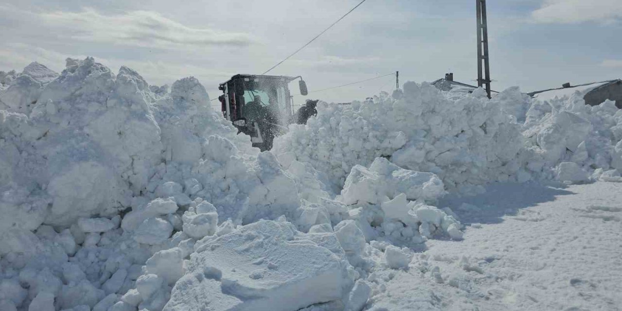 Aydınlar beldesinde karla mücadele devam ediyor