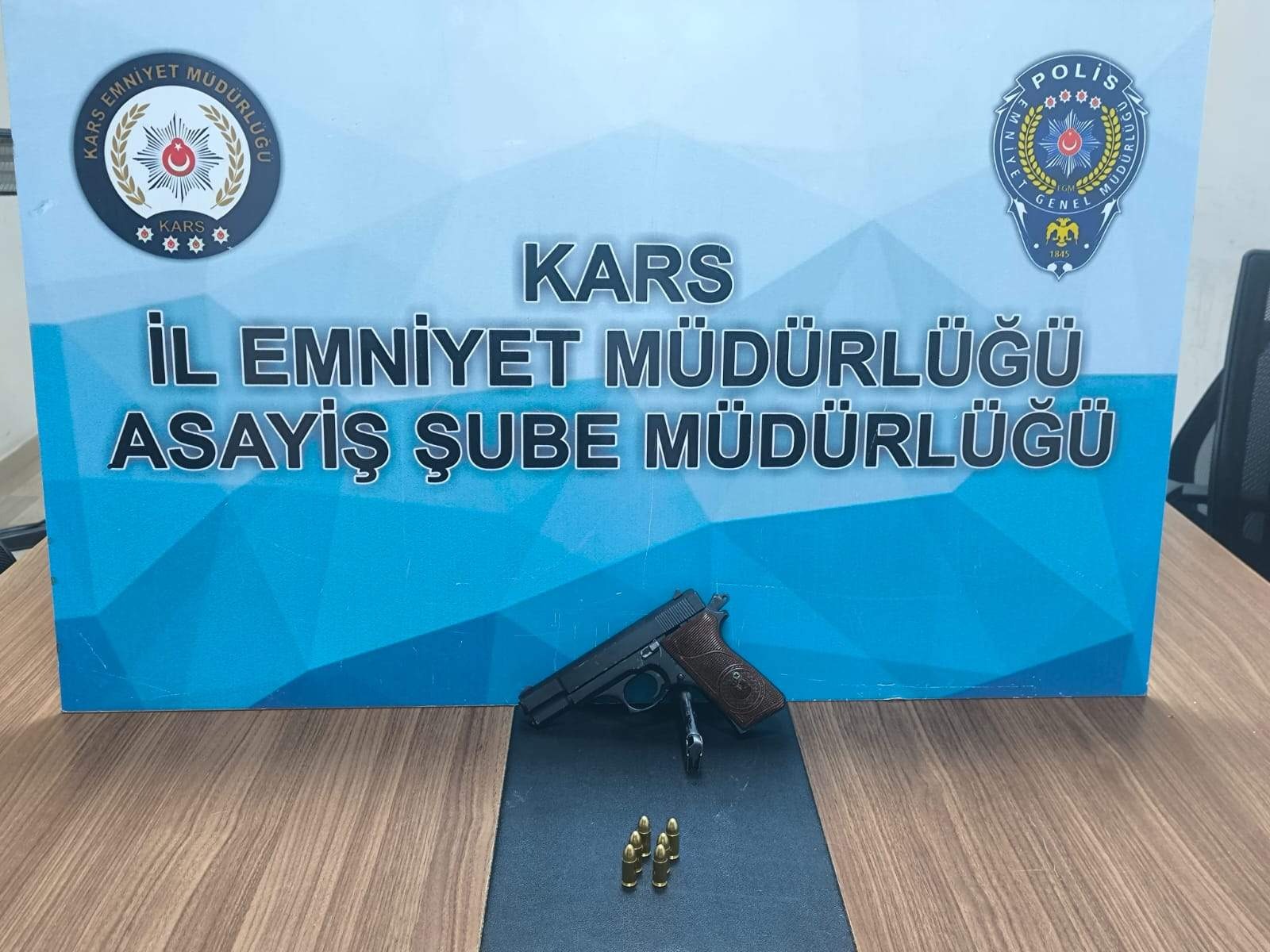 Kars’ta silah operasyonu: Çok sayıda tabanca ve tüfek ele geçirildi