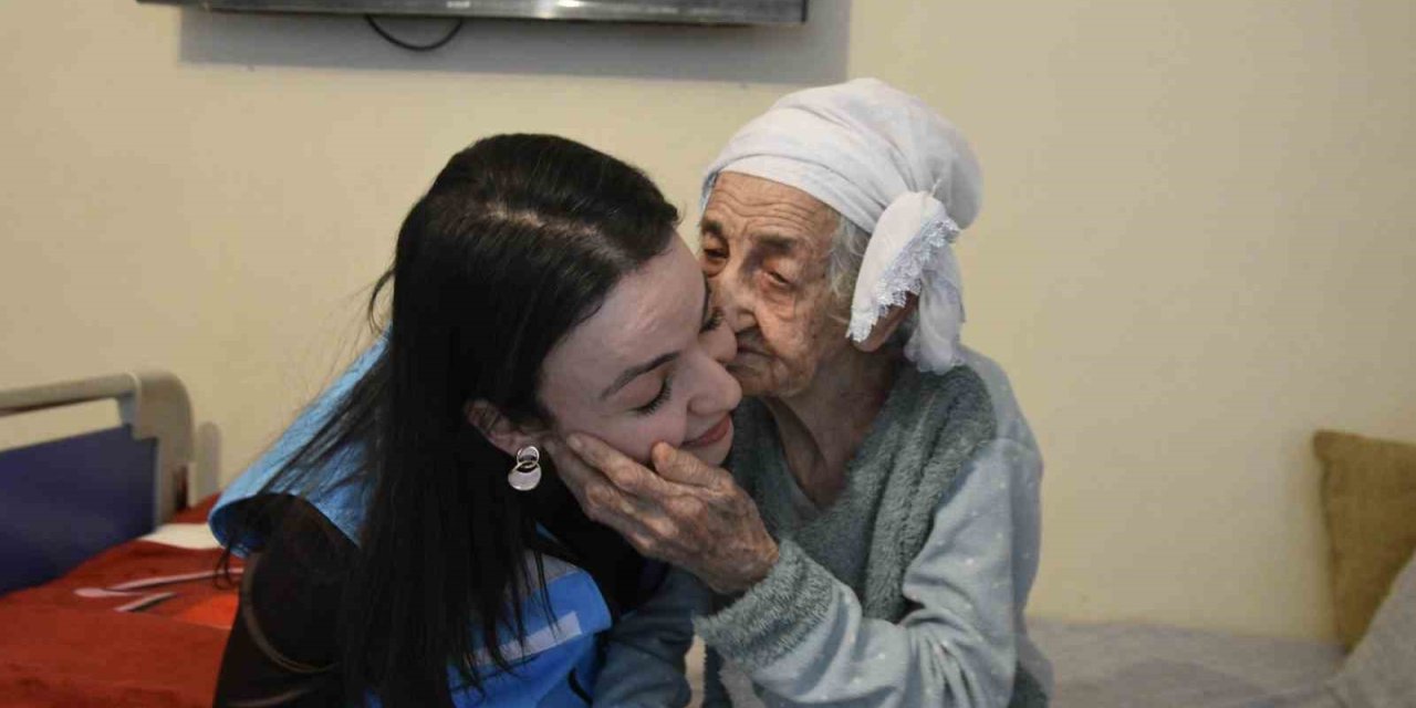 101 yaşındaki hastaya evde özel bakım