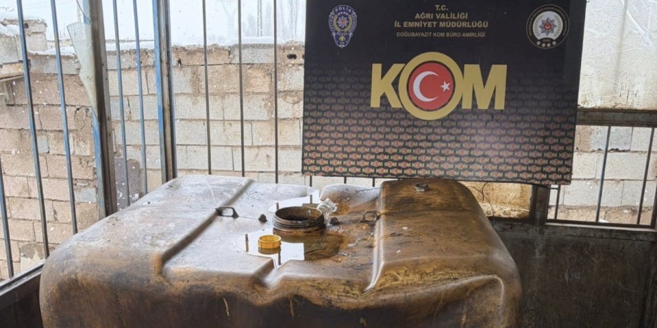 Ağrı’da 5 bin litre kaçak akaryakıt ve 499 sikke ele geçirildi