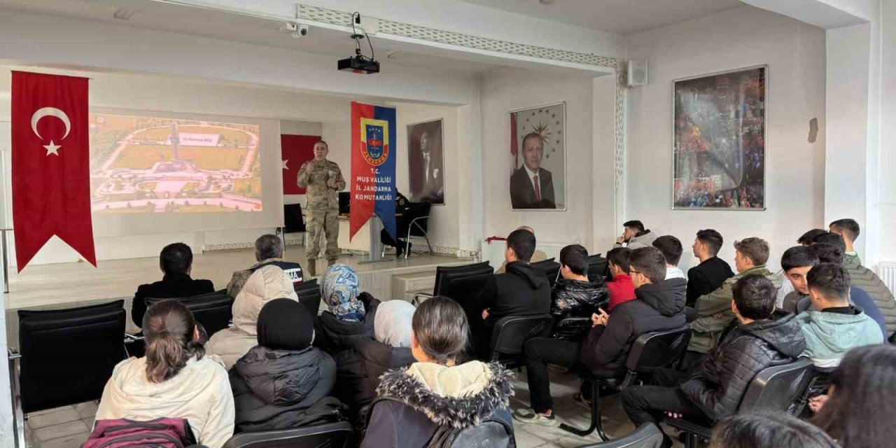 Muş’ta öğrencilere Jandarma Teşkilatı’nın tanıtımı yapıldı