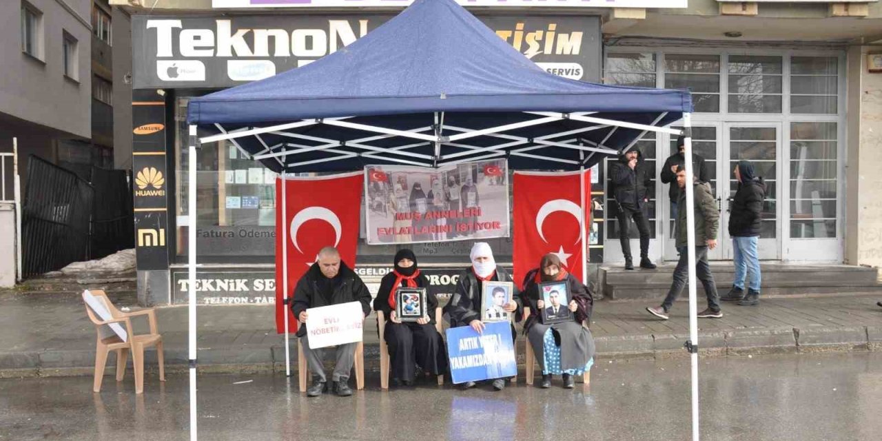 Muş’ta evlat nöbeti sürüyor