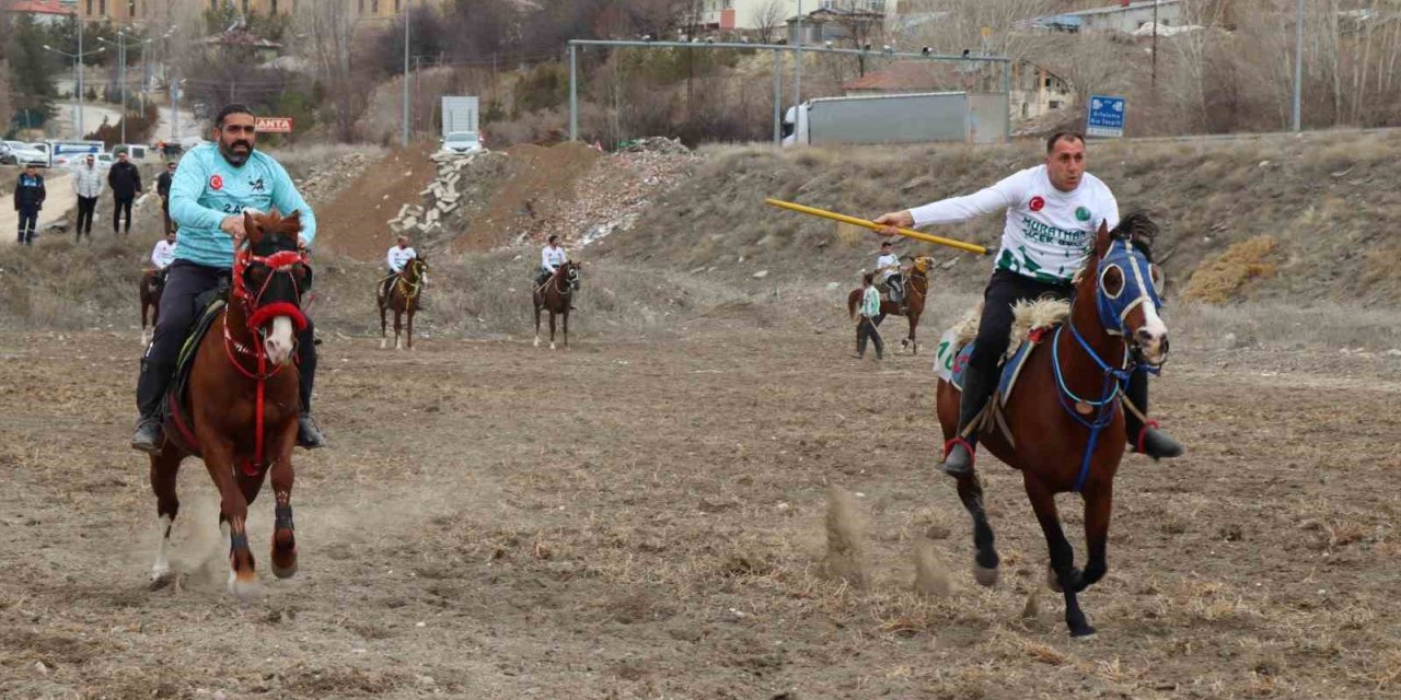 Tercan’ın kurtuluşunun 108. yılında cirit heyecanı