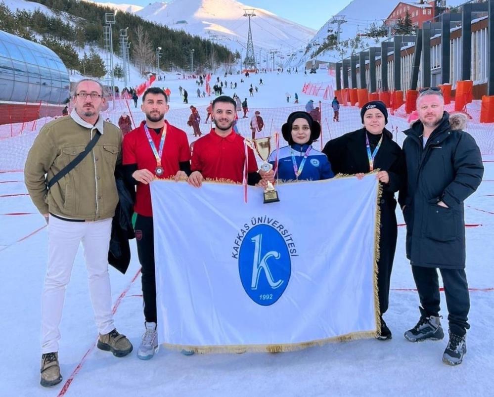 Kafkas Üniversitesi’nden ÜNİLİG Kar Boccesi Türkiye Şampiyonası’nda çifte başarı
