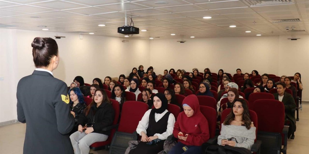 Erzincan’da kadın öğrencilere KADES bilgilendirmesi
