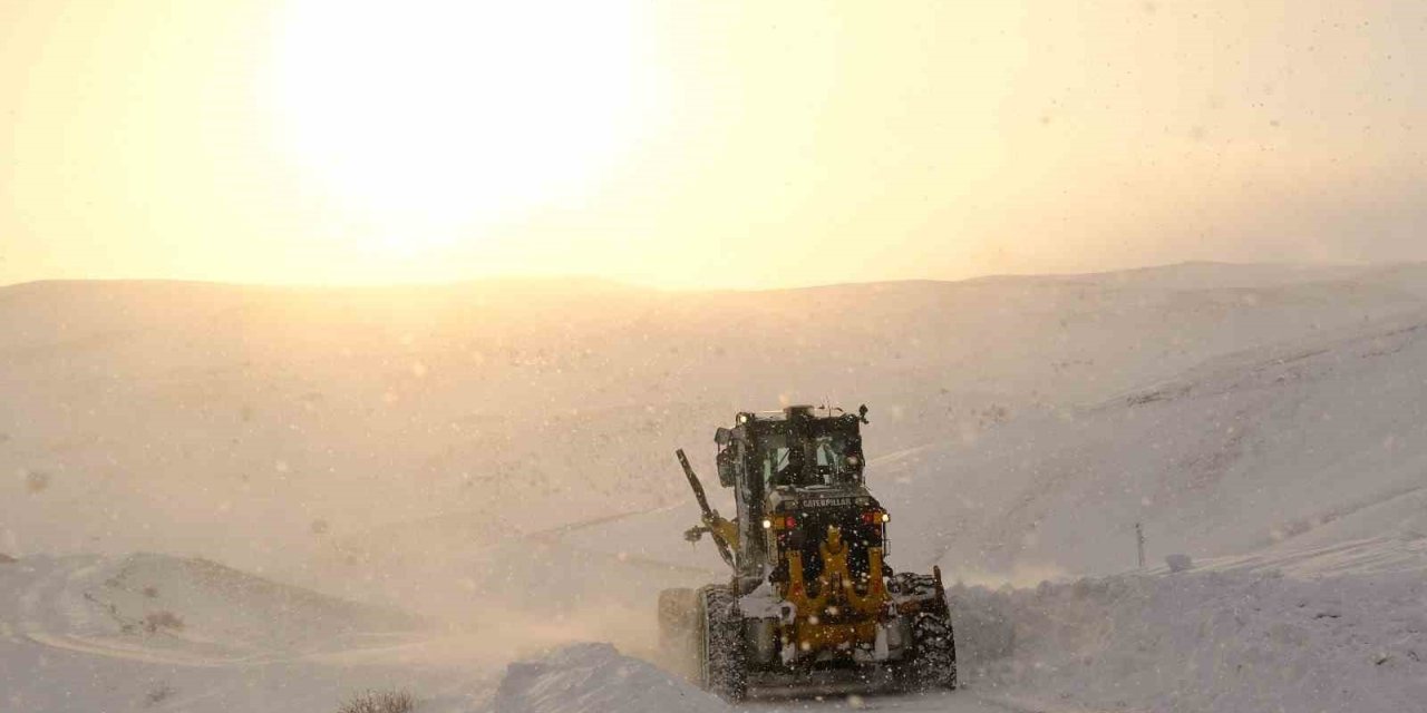Ağrı’da 41 köy yolu ulaşıma kapandı
