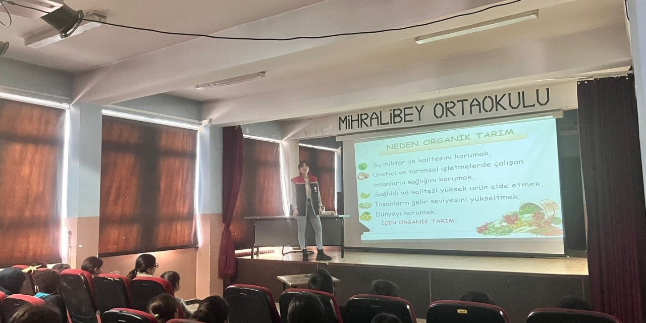 Kars’ta ortaokul öğrencilerine organik tarım eğitimi verildi
