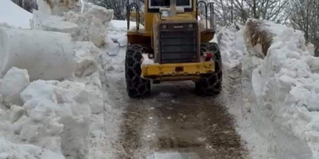 Bitlis’te ulaşım için 5 metrelik kar engelini aştılar