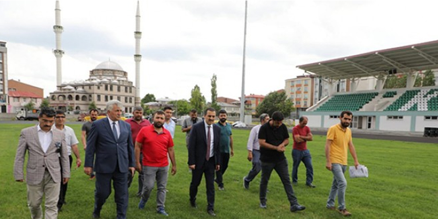 Vali Türker Öksüz, şehir stadyumu ve buz pateni inşaatını inceledi