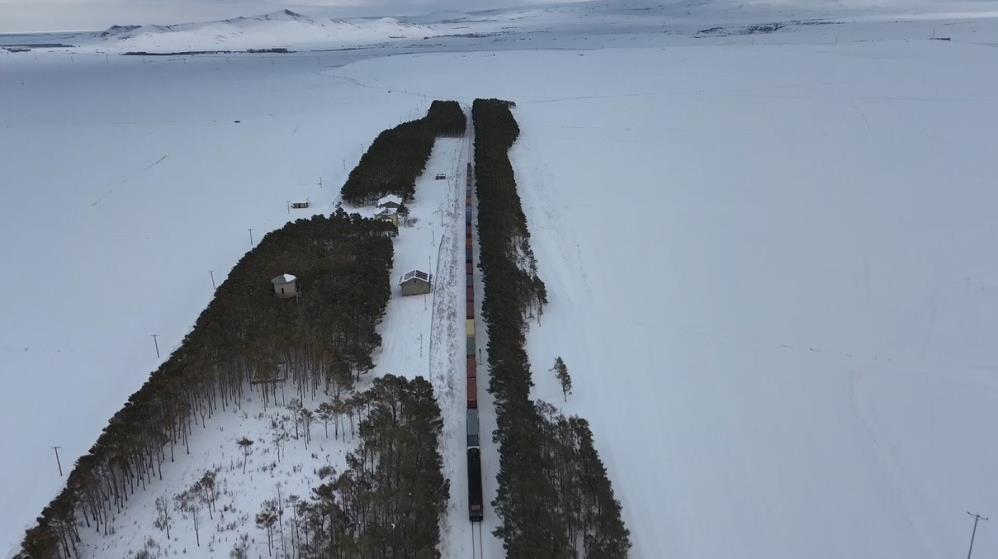 Demir İpek Yolu’nda görsel şölen: Karlar içinden süzülerek Kars’tan Avrupa’ya binlerce kilometrelik yolculuk