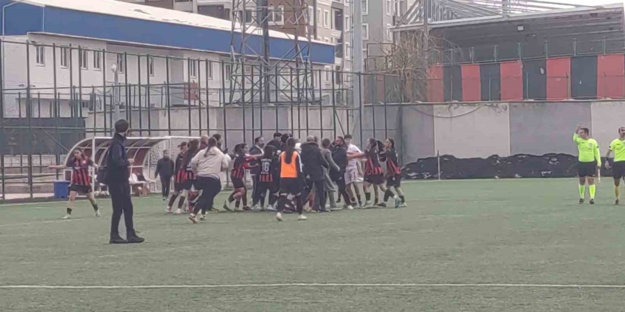 Van’da maç bitti yumruklar konuştu