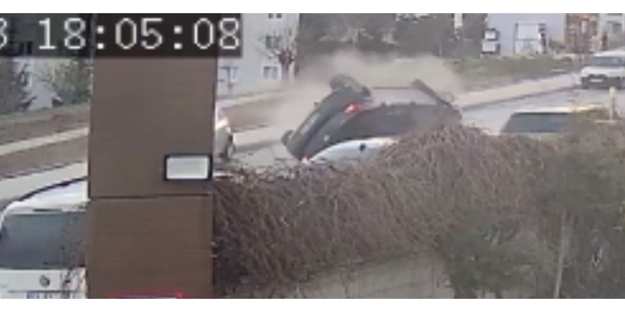Elazığ’da otomobilin ters döndüğü kazanın görüntüleri ortaya çıktı