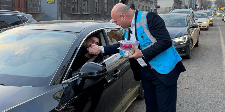 AK Parti Kars İl Başkanlığınca “İftara 5 Kala” devam ediyor