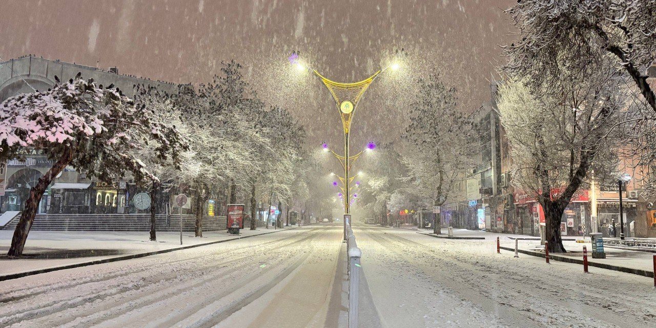 Erzincan’da kar yağışı hayatı olumsuz etkiledi