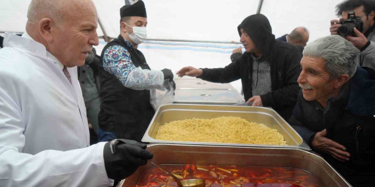 Büyükşehir’den 5 bin aileye Ramazan desteği