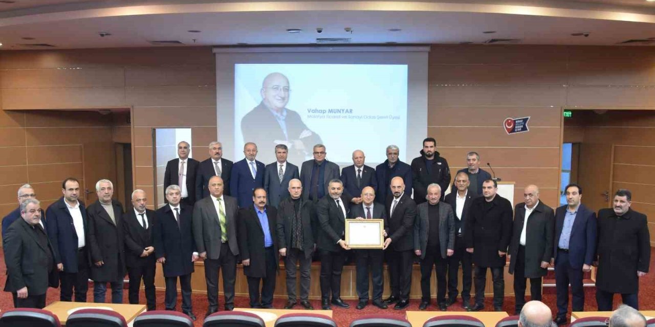 Malatya TSO’dan Vahap Munyar’a "Şeref Üyeliği Beratı"