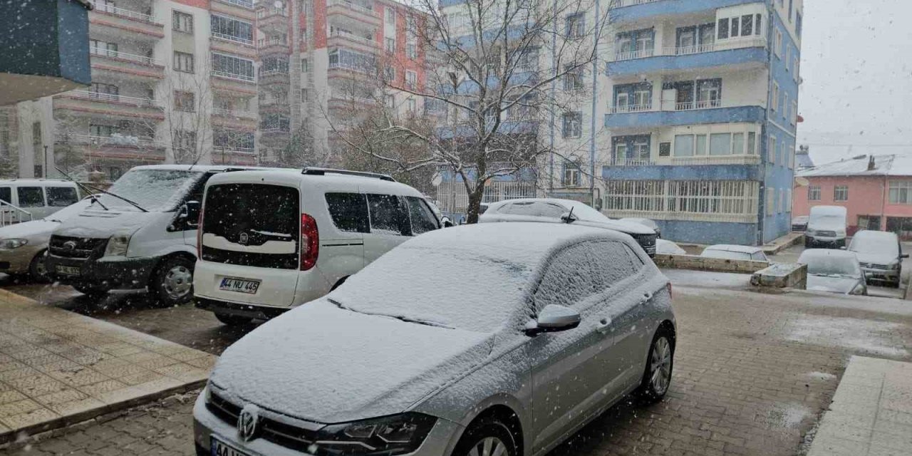 Malatya’da kar yağışı etkisini artırdı