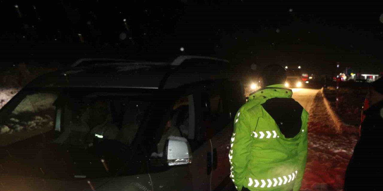 Kar ve tipi nedeniyle Erzincan’ın çevre illerle ulaşımı güçlükle sağlanıyor